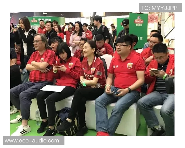 足球巨星与球迷零距离互动 共谱激情与梦想的动人时刻